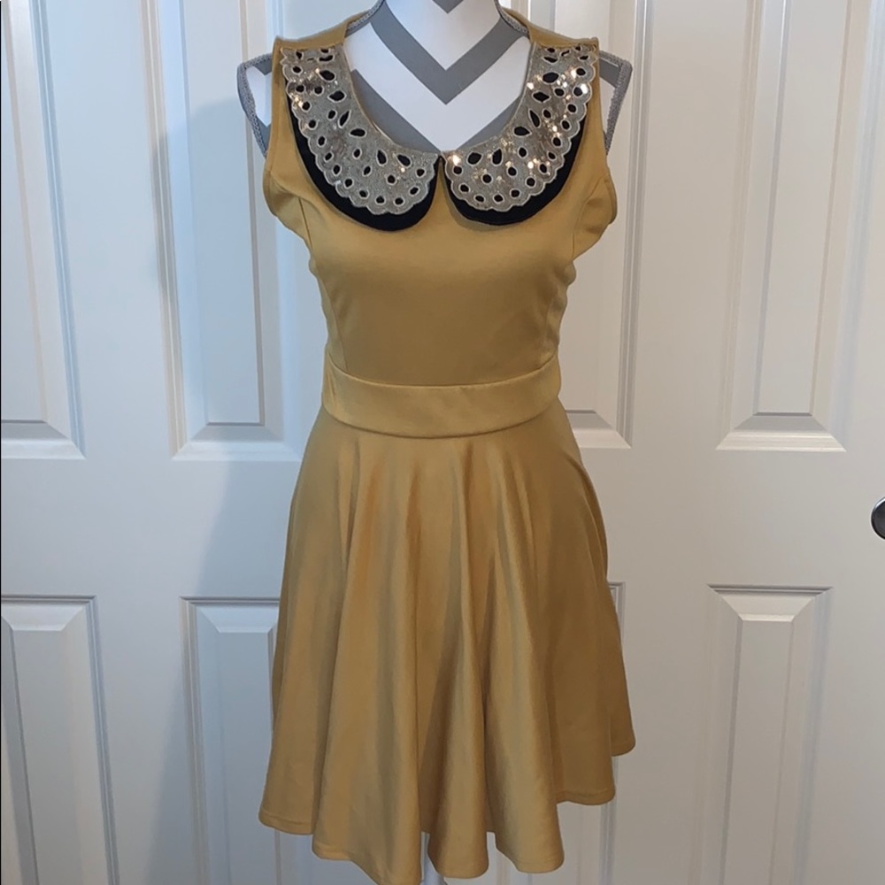 ModCloth Yellow Star Peter Pan Sequin Collar L - Picture 2 of 8